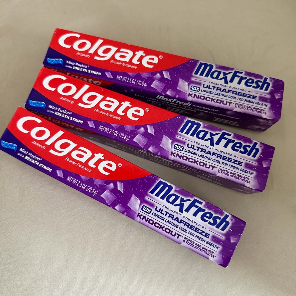 Colgate MaxFresh Knockout Toothpaste With Whitening Mint Fusion 6oz 3 Pack NIB